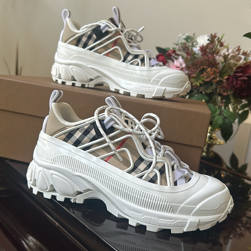 Burberry Arthur Vintage Check & Leather Sneakers | Mint | Street Style Luxury ๐ - Picture 4 of 17
